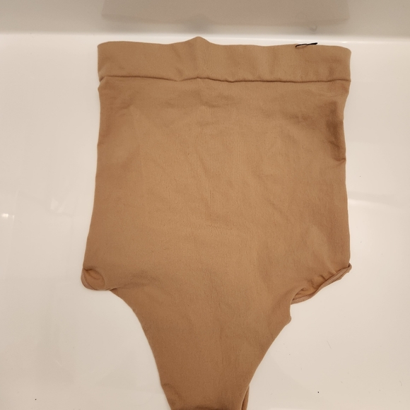 Skims CORE CONTROL HIGH-WAISTED THONG - Picture 5 of 8